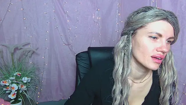 MilaLoona online show from 04.17.26