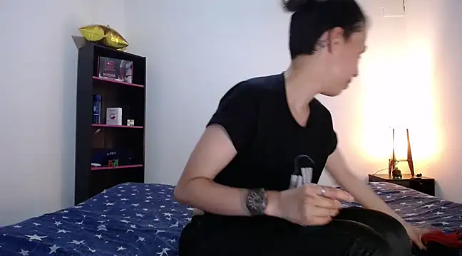 Snapshot of Cocain_Atenea chatting on 02.25.25 Cocain Atenea online show from 02.25.25