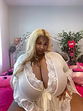 Snapshot of BigFineSelena chatting on 02.02.25 BigFineSelena online show from 02.02.25