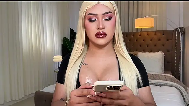 Snapshot of Your_Majesty_Tyra chatting on 01.22.25 Your Majesty Tyra online show from 01.22.25