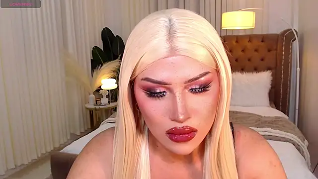 Snapshot of Your_Majesty_Tyra chatting on 02.07.25 Your Majesty Tyra online show from 02.07.25