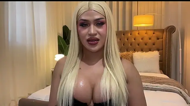 Snapshot of Your_Majesty_Tyra chatting on 02.17.25 Your Majesty Tyra online show from 02.17.25