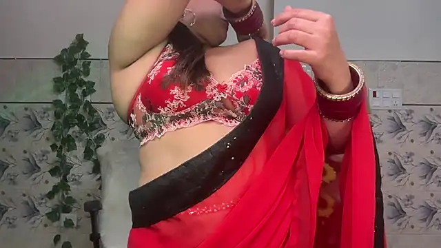 Snapshot of mahimagicdoll_DESI chatting on 12.11.24 mahimagicdoll DESI online show from 12.11.24