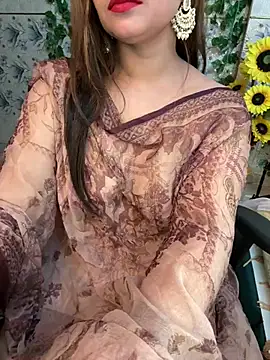 Snapshot of mahimagicdoll_DESI chatting on 12.17.24 mahimagicdoll DESI online show from 12.17.24