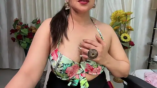 Snapshot of mahimagicdoll_DESI chatting on 02.13.25 mahimagicdoll DESI online show from 02.13.25