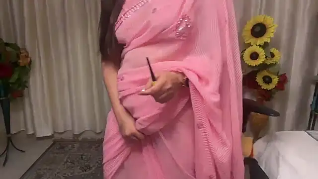 Snapshot of mahimagicdoll_DESI chatting on 02.15.25 mahimagicdoll DESI online show from 02.15.25