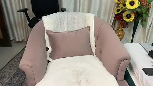 Snapshot of mahimagicdoll_DESI chatting on 03.12.25 mahimagicdoll DESI online show from 03.12.25