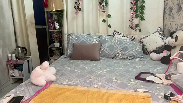 Snapshot of mahimagicdoll_DESI chatting on 09.27.25 mahimagicdoll DESI online show from 09.27.25