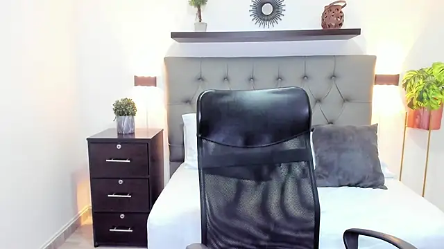 isabella florez online show from 02.20.25