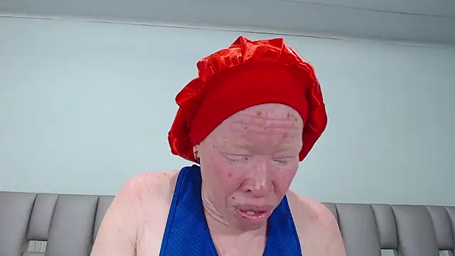 Snapshot of Kittywhiteass chatting on 09.21.25 Kittywhiteass online show from 09.21.25
