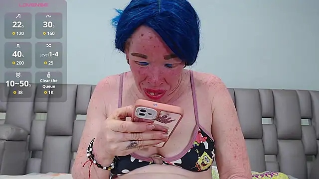 Kittywhiteass online show from 10.25.25