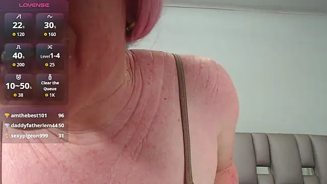 Kittywhiteass online show from 11.17.25