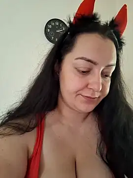 Snapshot of mihaelaa chatting on 10.15.25 mihaelaa online show from 10.15.25