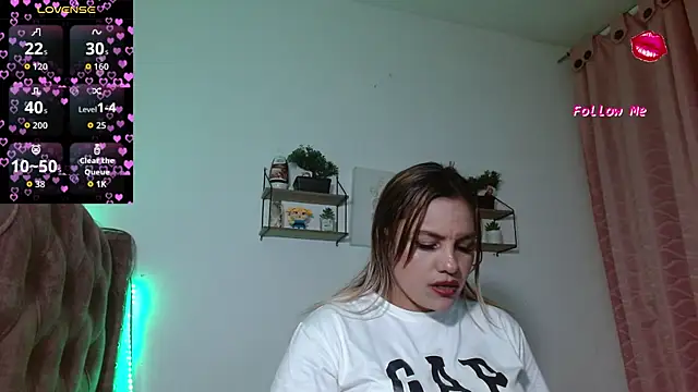 Snapshot of naugtyqueen chatting on 11.20.25 naugtyqueen online show from 11.20.25