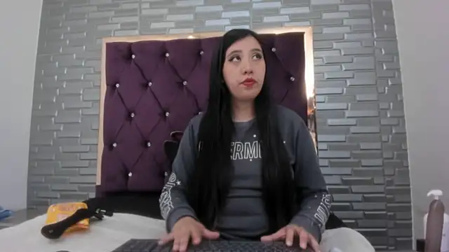 AntoneellaF online show from 03.17.25