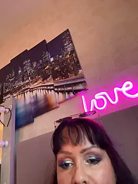 Lolaley2 online show from 10.25.25