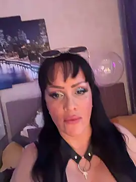 Lolaley2 online show from 11.27.25