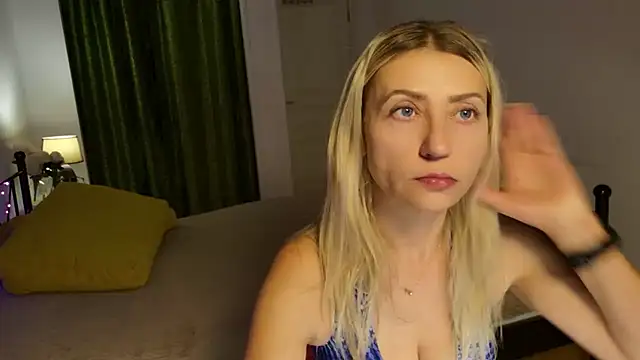 ZoeGrant online show from 11.12.25