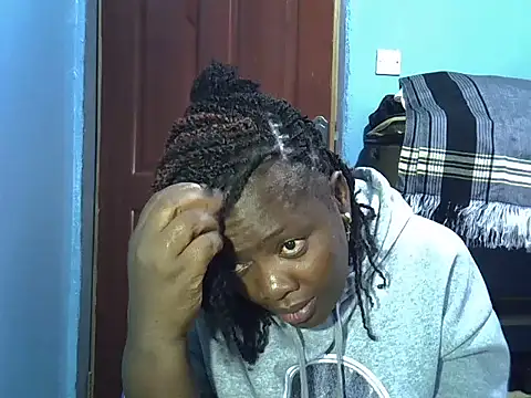 Snapshot of Ebonyceline chatting on 05.16.26 Ebonyceline online show from 05.16.26