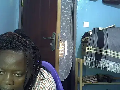 Snapshot of Ebonyceline chatting on 05.17.26 Ebonyceline online show from 05.17.26