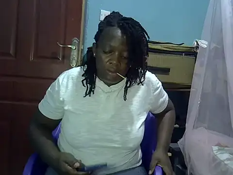 Snapshot of Ebonyceline chatting on 05.27.26 Ebonyceline online show from 05.27.26