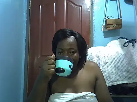 Snapshot of Ebonyceline chatting on 06.19.26 Ebonyceline online show from 06.19.26