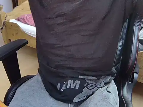 Snapshot of KmlBI26 chatting on 10.15.25 KmlBI26 online show from 10.15.25