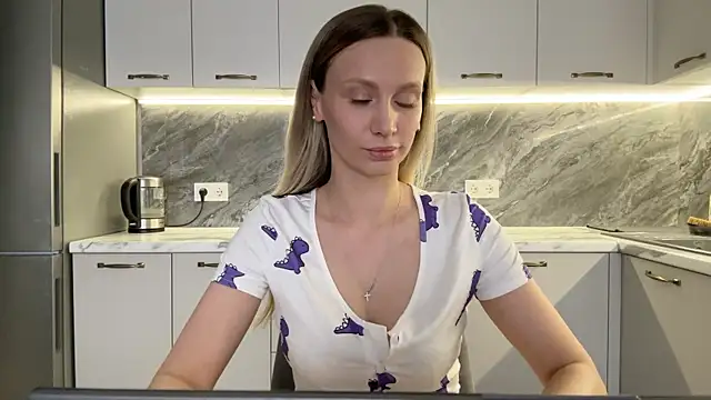 Alice Wonders online show from 03.06.25