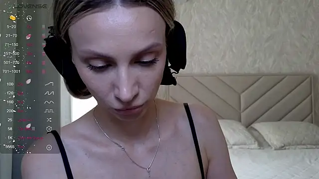 Snapshot of Alice_Wonders chatting on 06.17.26 Alice Wonders online show from 06.17.26