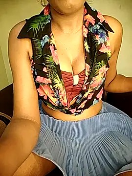 Snapshot of Indian-Squirt chatting on 03.18.25 Indian-Squirt online show from 03.18.25
