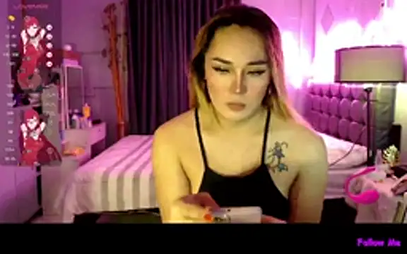 Snapshot of DivaMooree chatting on 11.13.25 DivaMooree online show from 11.13.25