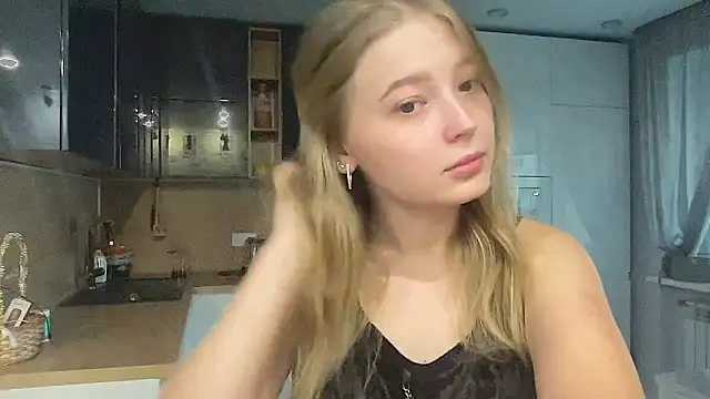 CharmingSarah online show from 09.10.25