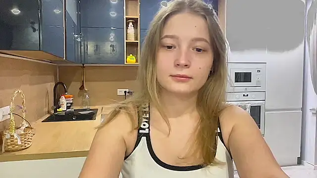 CharmingSarah online show from 10.04.25