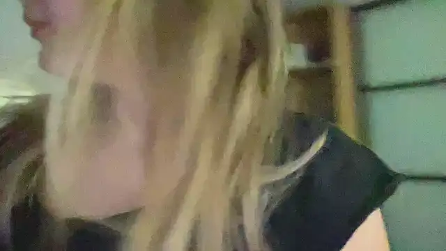 Snapshot of CharmingSarah chatting on 10.09.25 CharmingSarah online show from 10.09.25