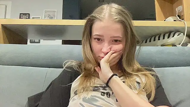 CharmingSarah online show from 04.15.26