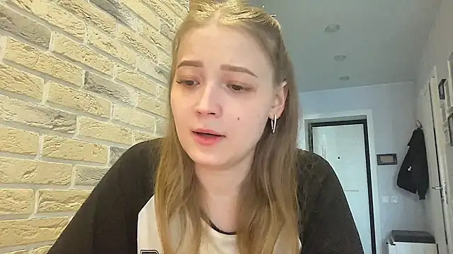 CharmingSarah online show from 04.17.26