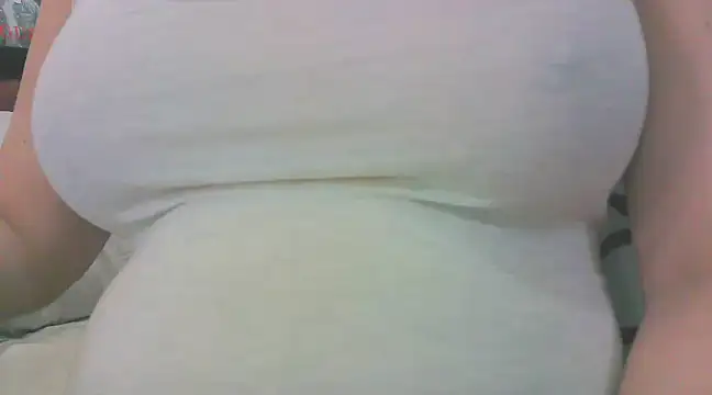 Snapshot of keepmepregnantT chatting on 03.17.25 keepmepregnantT online show from 03.17.25