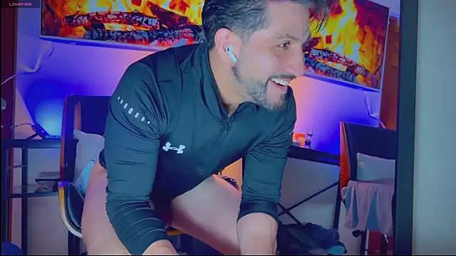 Snapshot of _DANTE_BIGASS chatting on 12.04.25 DANTE BIGASS online show from 12.04.25