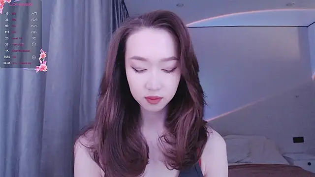 Snapshot of _luna_022 chatting on 12.31.24 luna 022 online show from 12.31.24