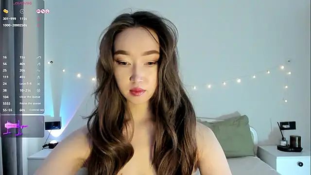 Snapshot of _luna_022 chatting on 09.22.25 luna 022 online show from 09.22.25