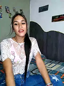 Snapshot of Little_Naughty_Nicole chatting on 04.14.26 Little Naughty Nicole online show from 04.14.26