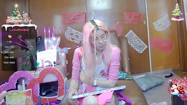 Skinygirl online show from 02.10.25