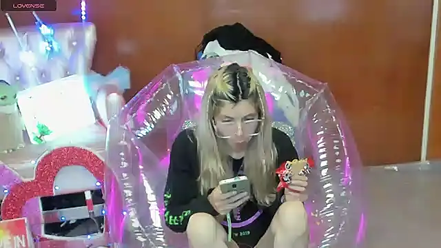 Skinygirl online show from 02.13.26