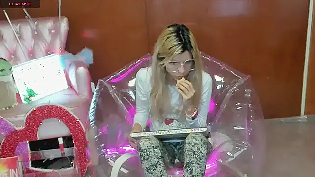 Skinygirl online show from 02.26.26