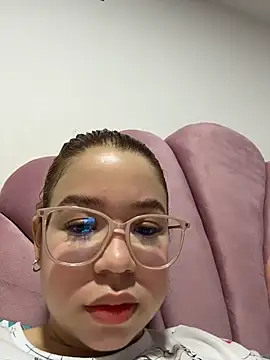 Snapshot of Lucyklein2022 chatting on 03.20.26 Lucyklein2022 online show from 03.20.26