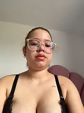 Snapshot of Lucyklein2022 chatting on 03.27.26 Lucyklein2022 online show from 03.27.26