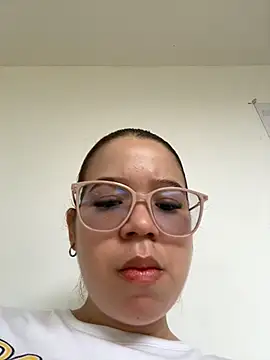 Snapshot of Lucyklein2022 chatting on 03.29.26 Lucyklein2022 online show from 03.29.26