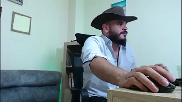 Snapshot of cowboyht chatting on 05.05.26 cowboyht online show from 05.05.26