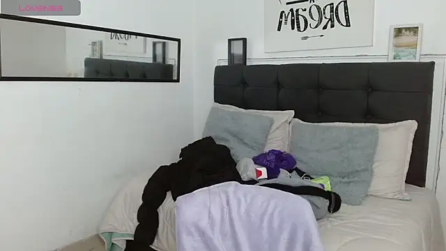 vaness weet online show from 10.28.25