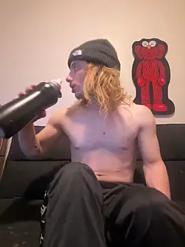 Snapshot of trippyski chatting on 01.01.25 trippyski online show from 01.01.25